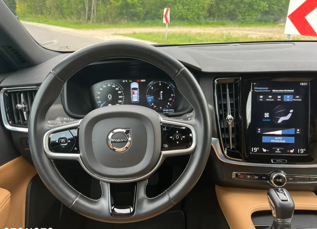 Volvo V90 Cross Country cena 122900 przebieg: 188000, rok produkcji 2019 z Cieszanów małe 781